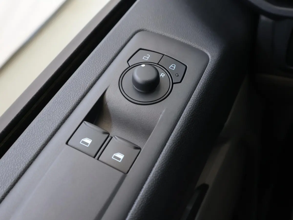 320 | 2.0 TDCI | L2 H1 | TREND | PARKEERCAMERA | APPLE CARPLAY | ANDROID AUTO | 3-ZITS | CLIMATE CONTROL | VOORRUITVERWARMING | CRUISE CONTROL | METALLIC LAK CHROME BLUE