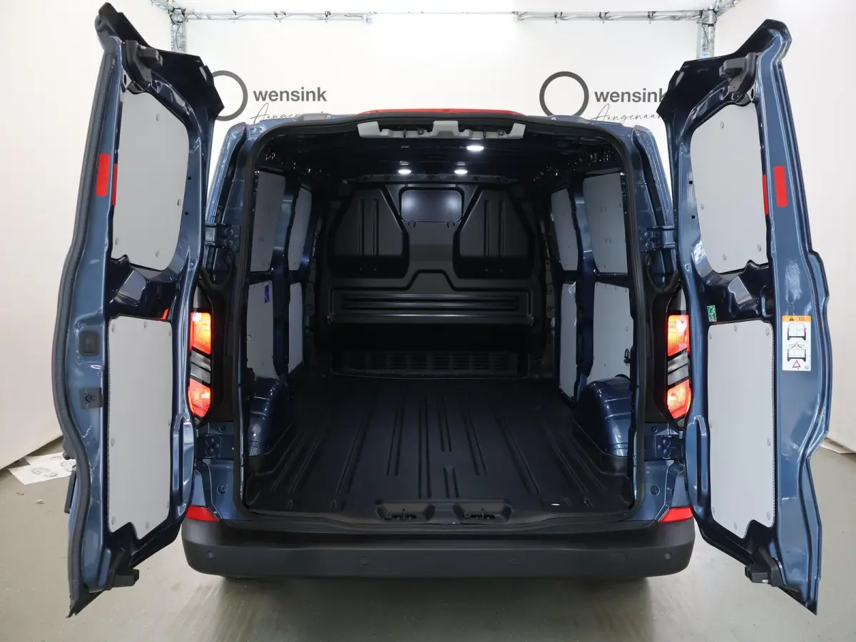 320 | 2.0 TDCI | L2 H1 | TREND | PARKEERCAMERA | APPLE CARPLAY | ANDROID AUTO | 3-ZITS | CLIMATE CONTROL | VOORRUITVERWARMING | CRUISE CONTROL | METALLIC LAK CHROME BLUE
