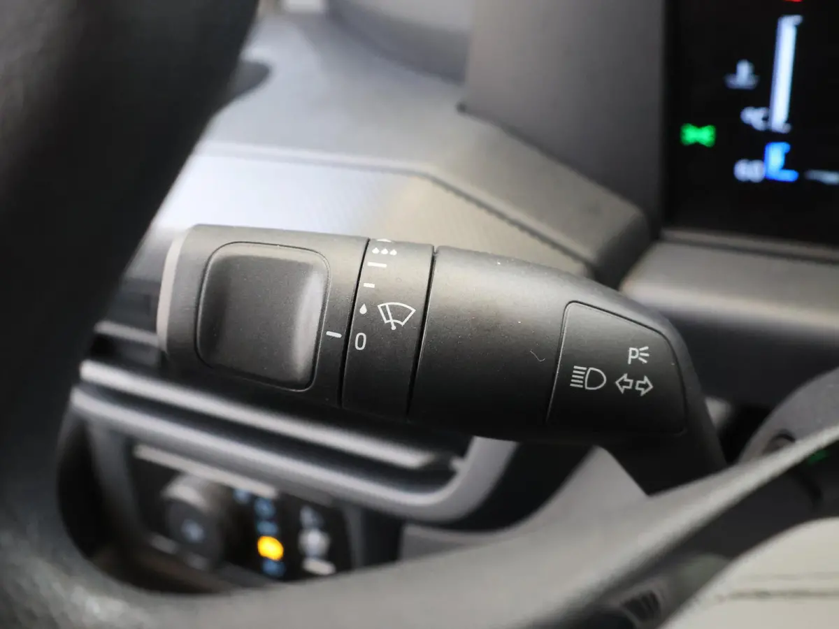 320 | 2.0 TDCI | L2 H1 | TREND | PARKEERCAMERA | APPLE CARPLAY | ANDROID AUTO | 3-ZITS | CLIMATE CONTROL | VOORRUITVERWARMING | CRUISE CONTROL | METALLIC LAK CHROME BLUE