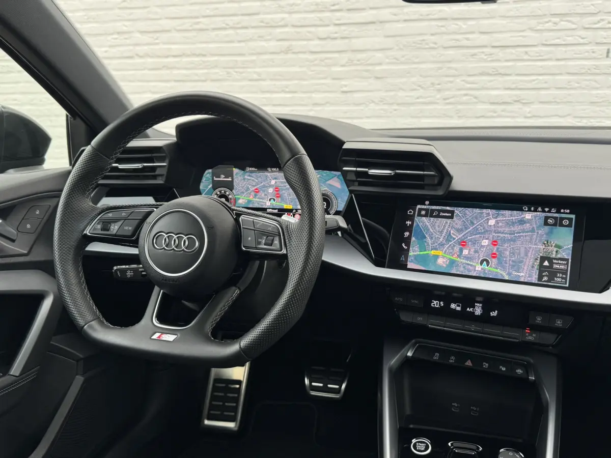 30 TFSI S-Line edition Automaat Achteruitrijcamera Navi Carplay All-Seasonbanden Clima S-line binnen en buiten