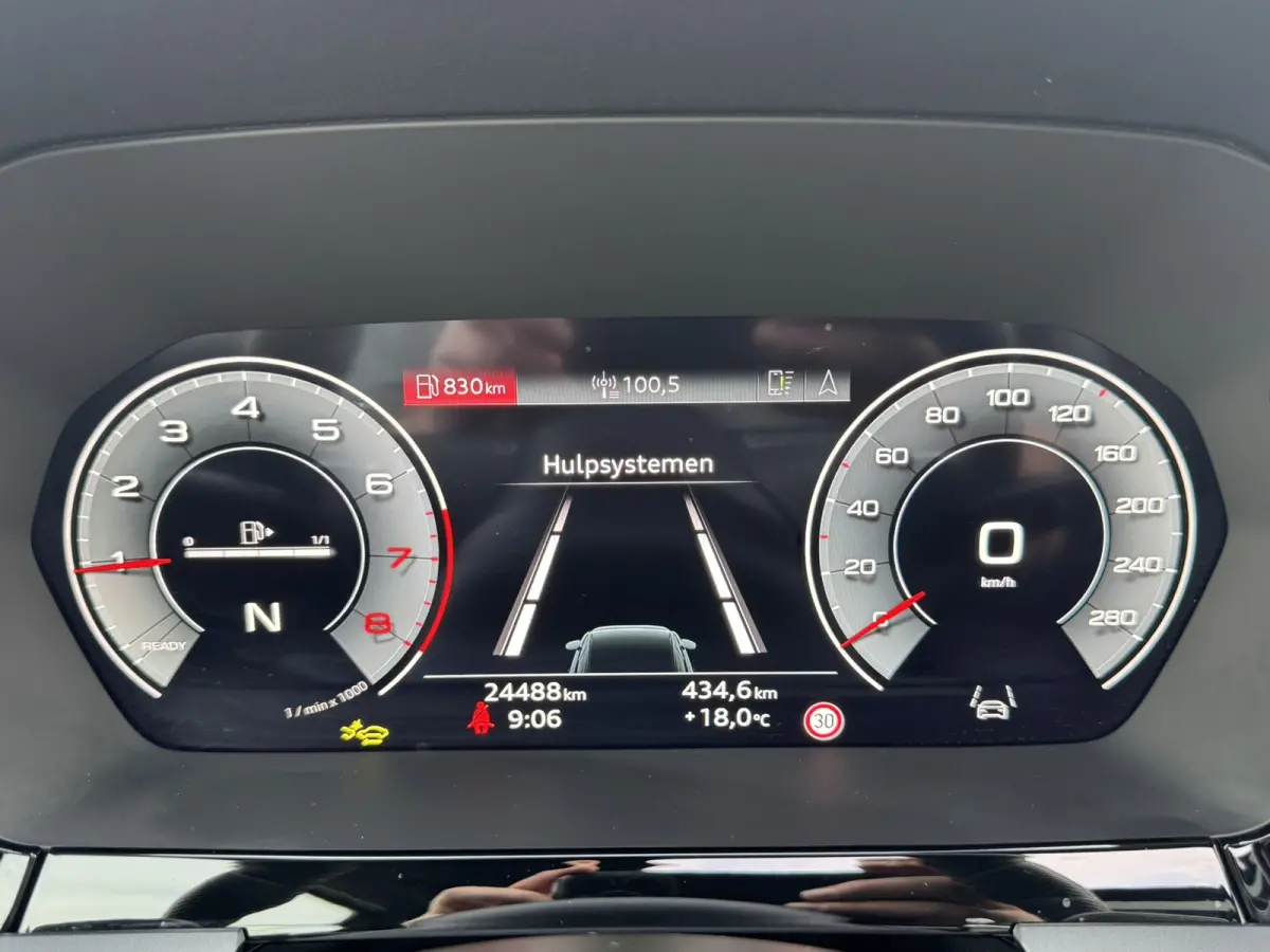 30 TFSI S-Line edition Automaat Achteruitrijcamera Navi Carplay All-Seasonbanden Clima S-line binnen en buiten