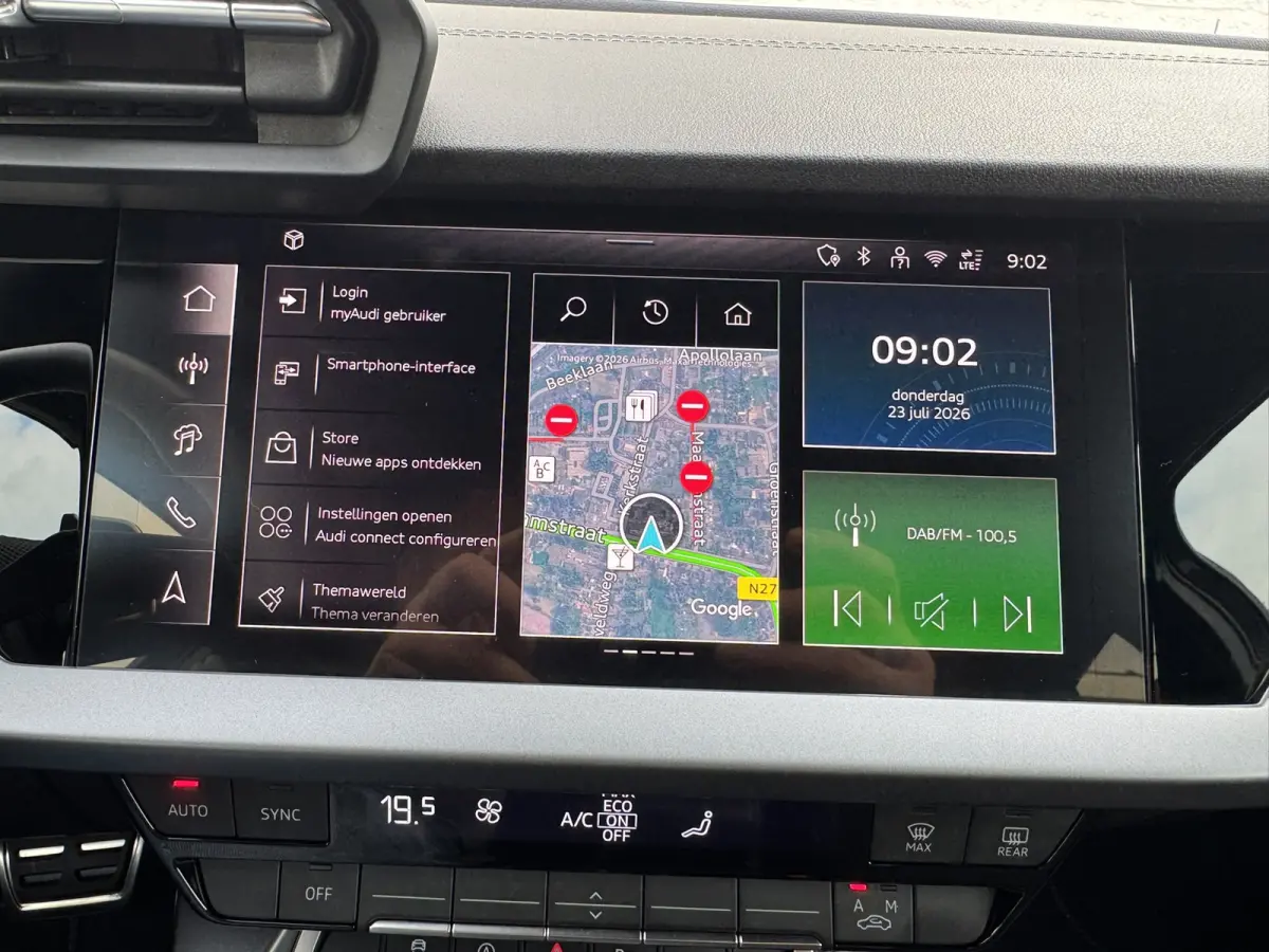 30 TFSI S-Line edition Automaat Achteruitrijcamera Navi Carplay All-Seasonbanden Clima S-line binnen en buiten
