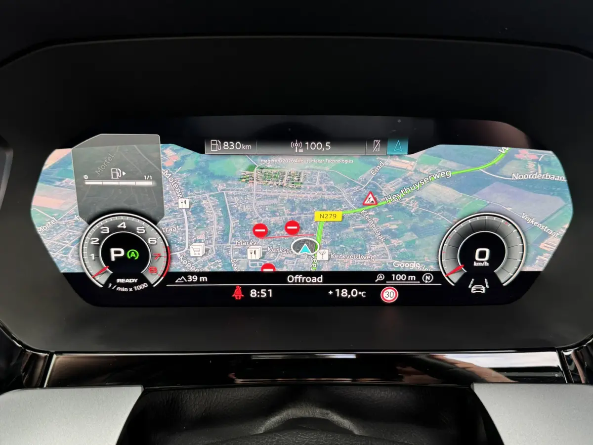 30 TFSI S-Line edition Automaat Achteruitrijcamera Navi Carplay All-Seasonbanden Clima S-line binnen en buiten