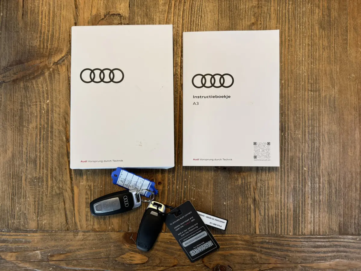 30 TFSI S-Line edition Automaat Achteruitrijcamera Navi Carplay All-Seasonbanden Clima S-line binnen en buiten