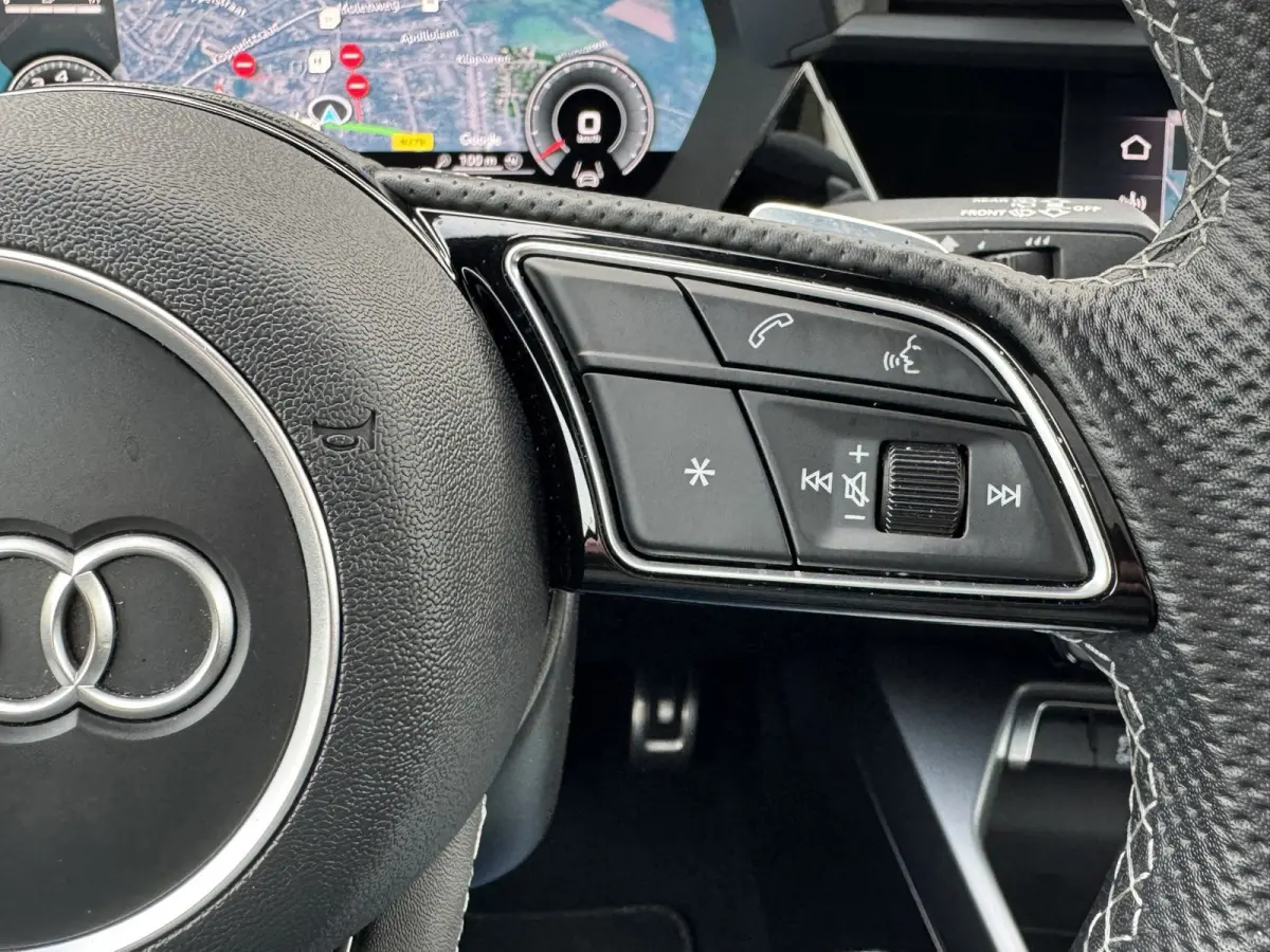 30 TFSI S-Line edition Automaat Achteruitrijcamera Navi Carplay All-Seasonbanden Clima S-line binnen en buiten