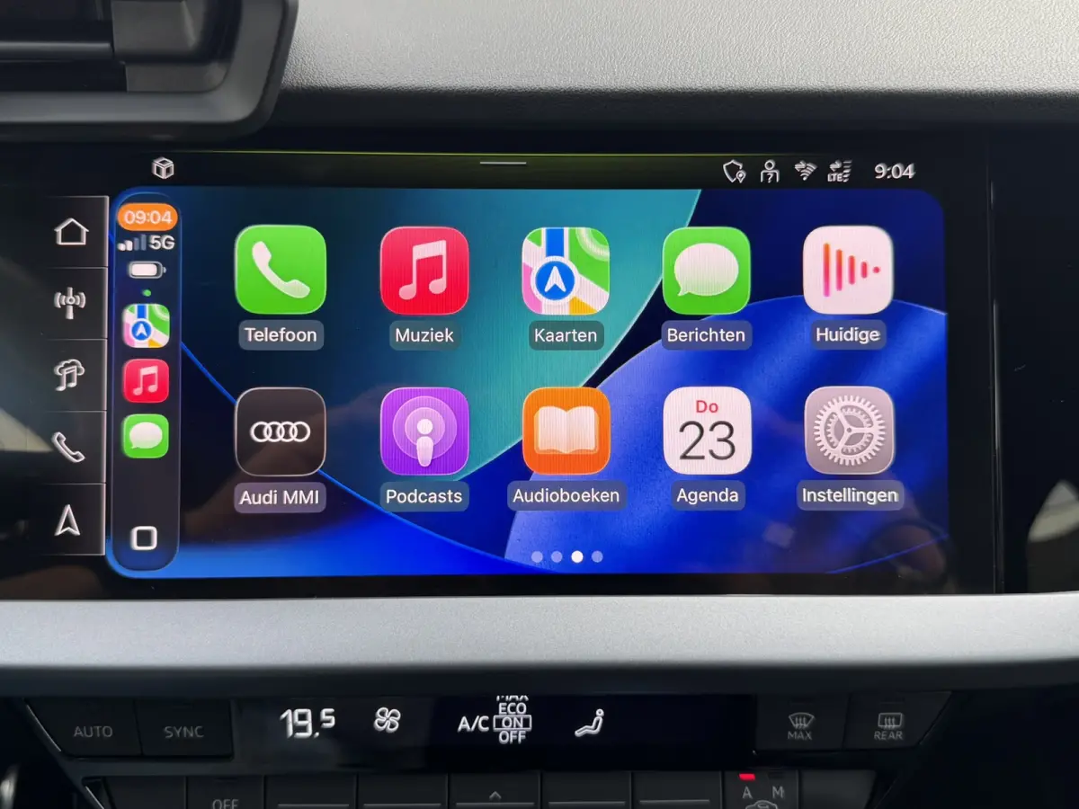 30 TFSI S-Line edition Automaat Achteruitrijcamera Navi Carplay All-Seasonbanden Clima S-line binnen en buiten