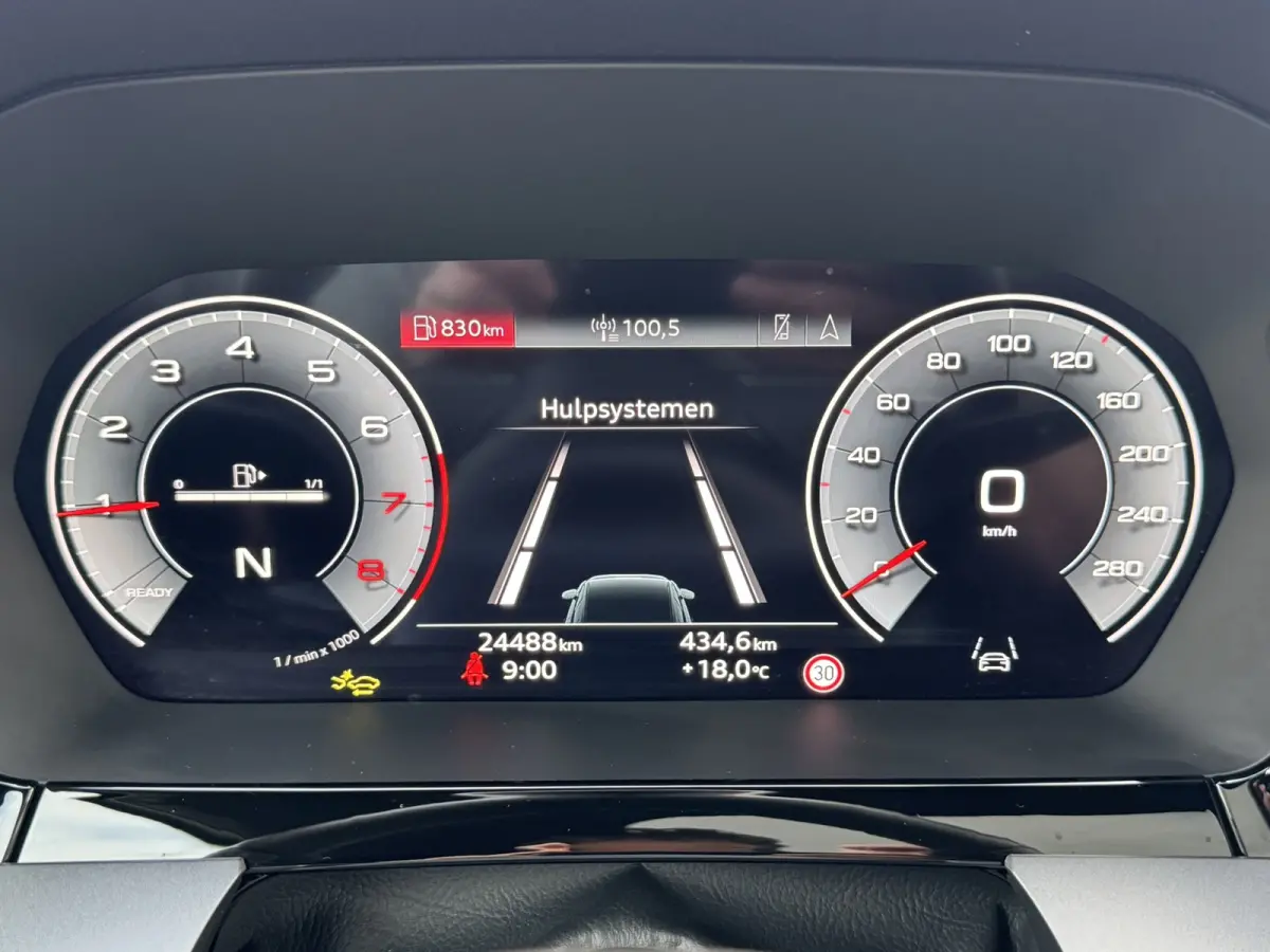 30 TFSI S-Line edition Automaat Achteruitrijcamera Navi Carplay All-Seasonbanden Clima S-line binnen en buiten