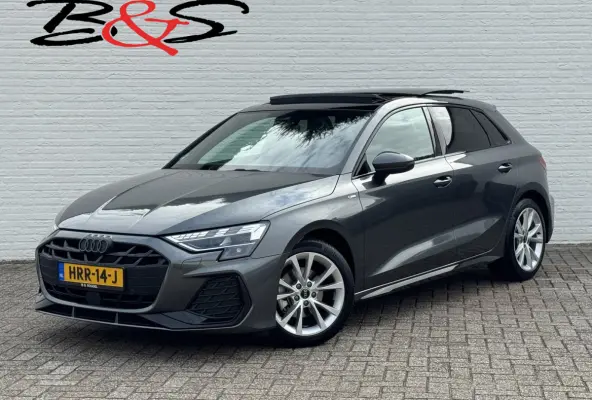 30 TFSI S-Line edition Automaat Achteruitrijcamera Navi Carplay All-Seasonbanden Clima S-line binnen en buiten
