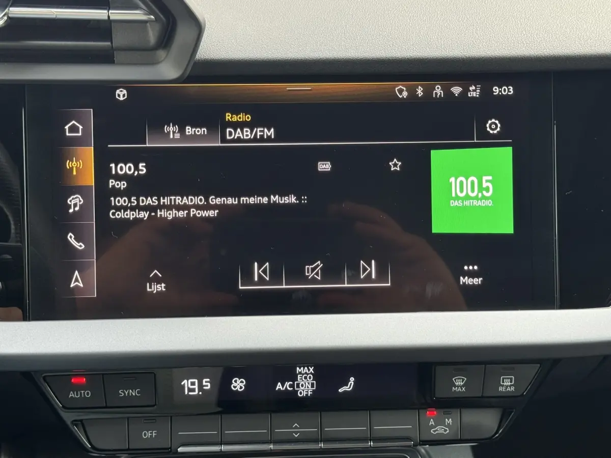30 TFSI S-Line edition Automaat Achteruitrijcamera Navi Carplay All-Seasonbanden Clima S-line binnen en buiten