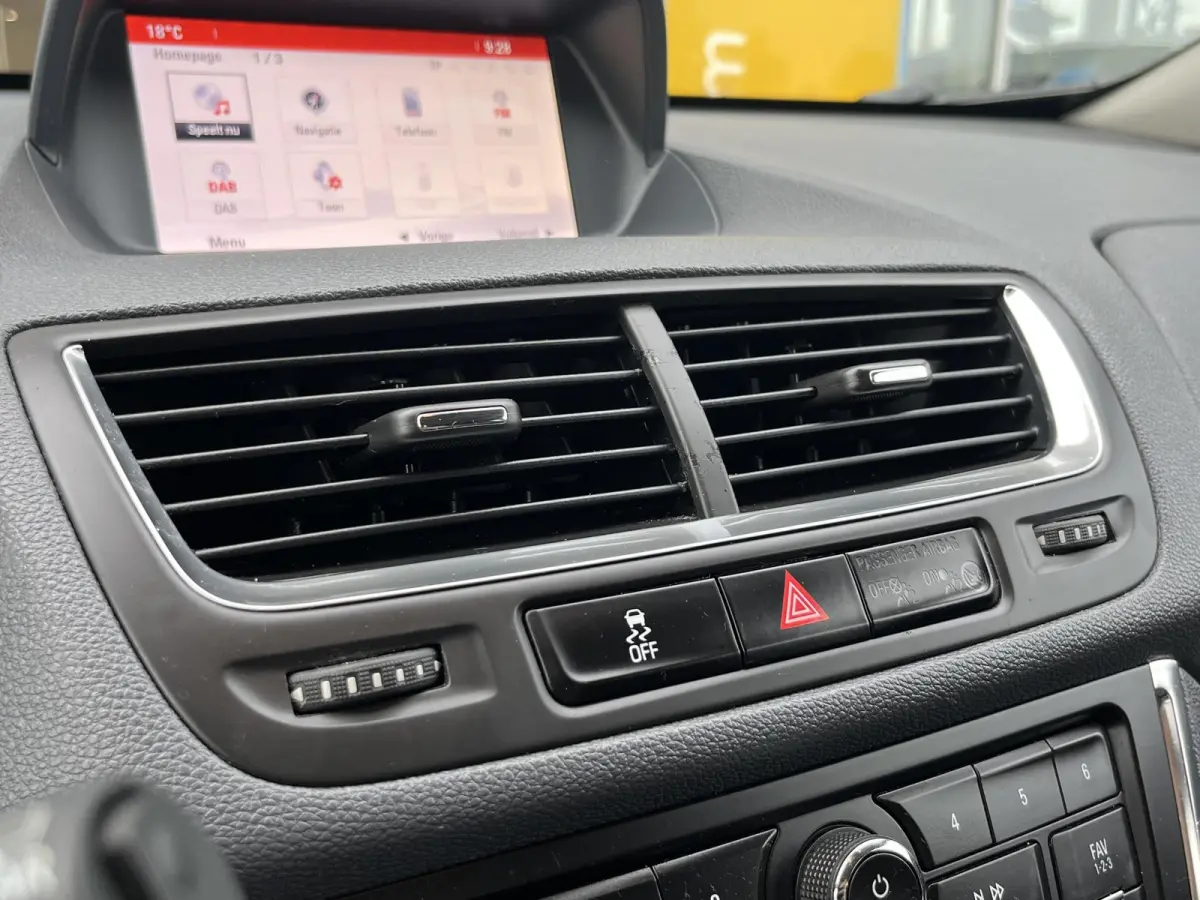 1.4 T Innovation | Climate Control | Cruise Control | Trekhaak | Achteruitrijcamera | Navigatie |