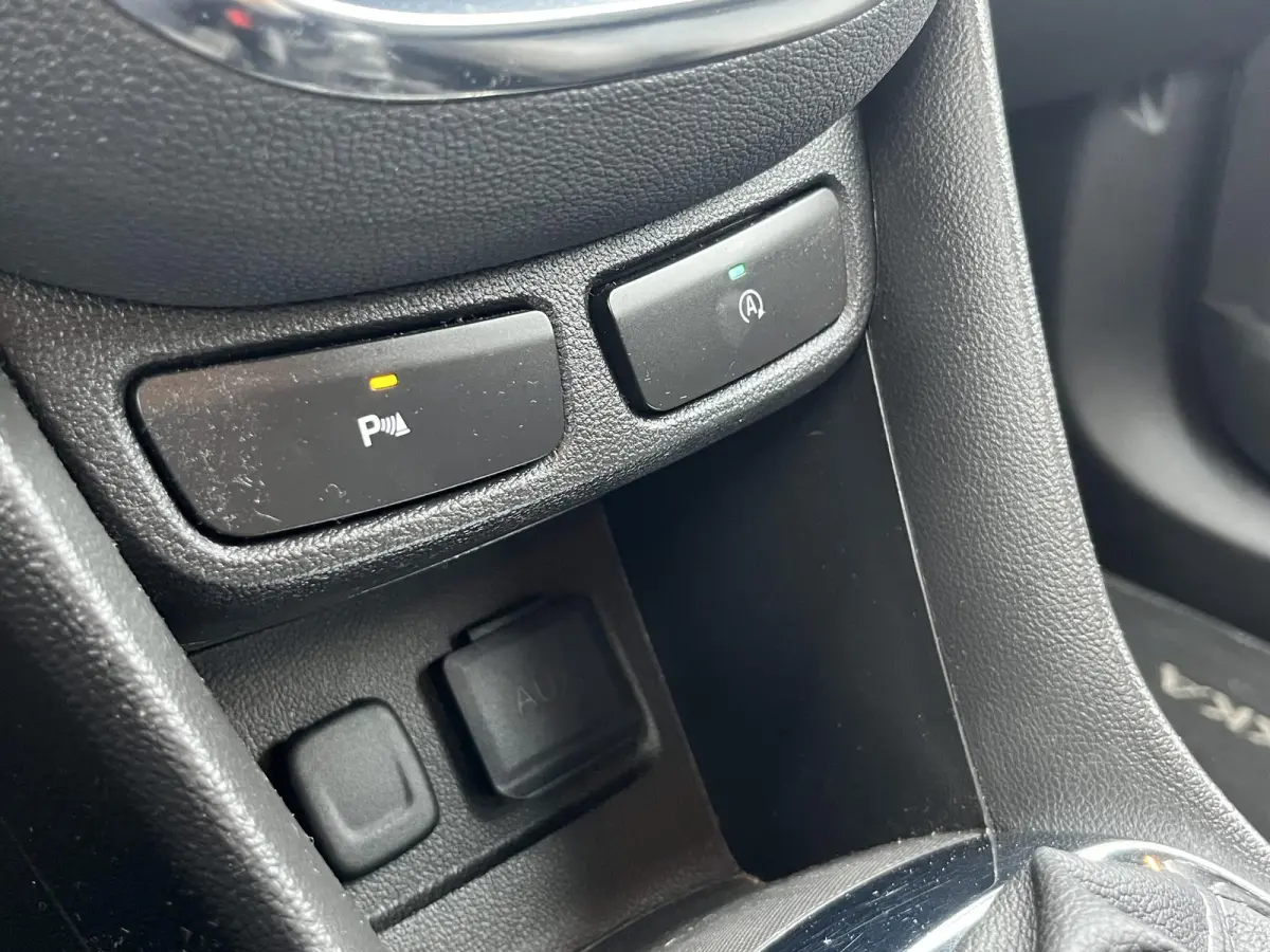 1.4 T Innovation | Climate Control | Cruise Control | Trekhaak | Achteruitrijcamera | Navigatie |