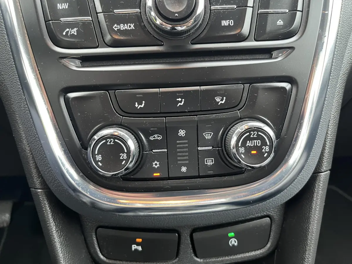 1.4 T Innovation | Climate Control | Cruise Control | Trekhaak | Achteruitrijcamera | Navigatie |