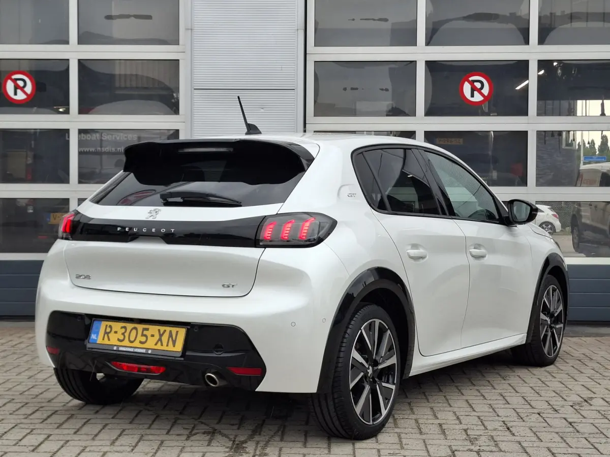 1.2 PureTech Allure Pack | Navigatie/Android/Apple Carplay | LM Velgen 16" | Cruise Control | Airco | LED Koplampen |