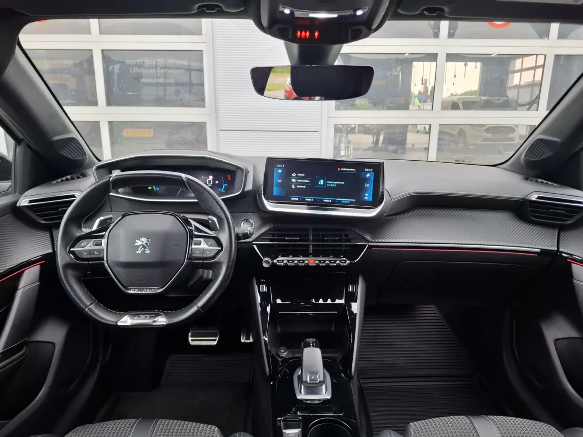 1.2 PureTech Allure Pack | Navigatie/Android/Apple Carplay | LM Velgen 16" | Cruise Control | Airco | LED Koplampen |