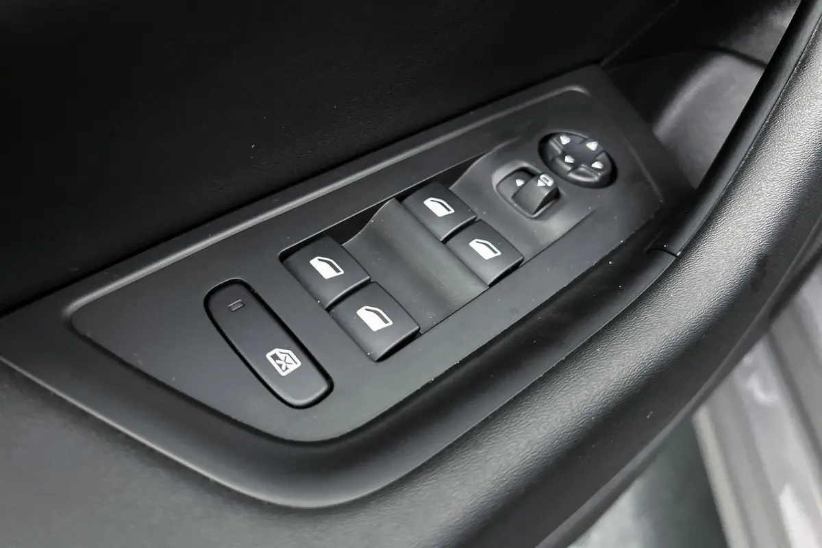 | KLH-01-N | 225 pk 1.6 Plug-in Hybrid | Draadloos Carplay | Adaptive Cruise | Camera rondom