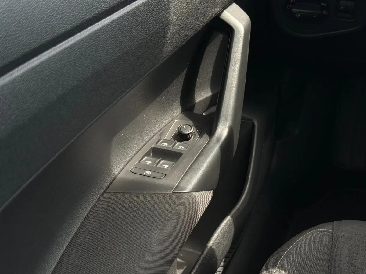 1.0 TSI Comfortline Business | Camera | Carplay | PDC |