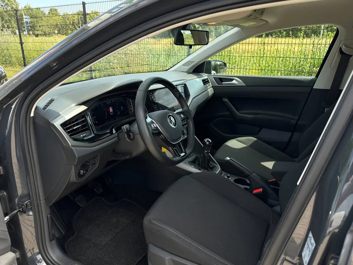 1.0 TSI Comfortline Business | Camera | Carplay | PDC |