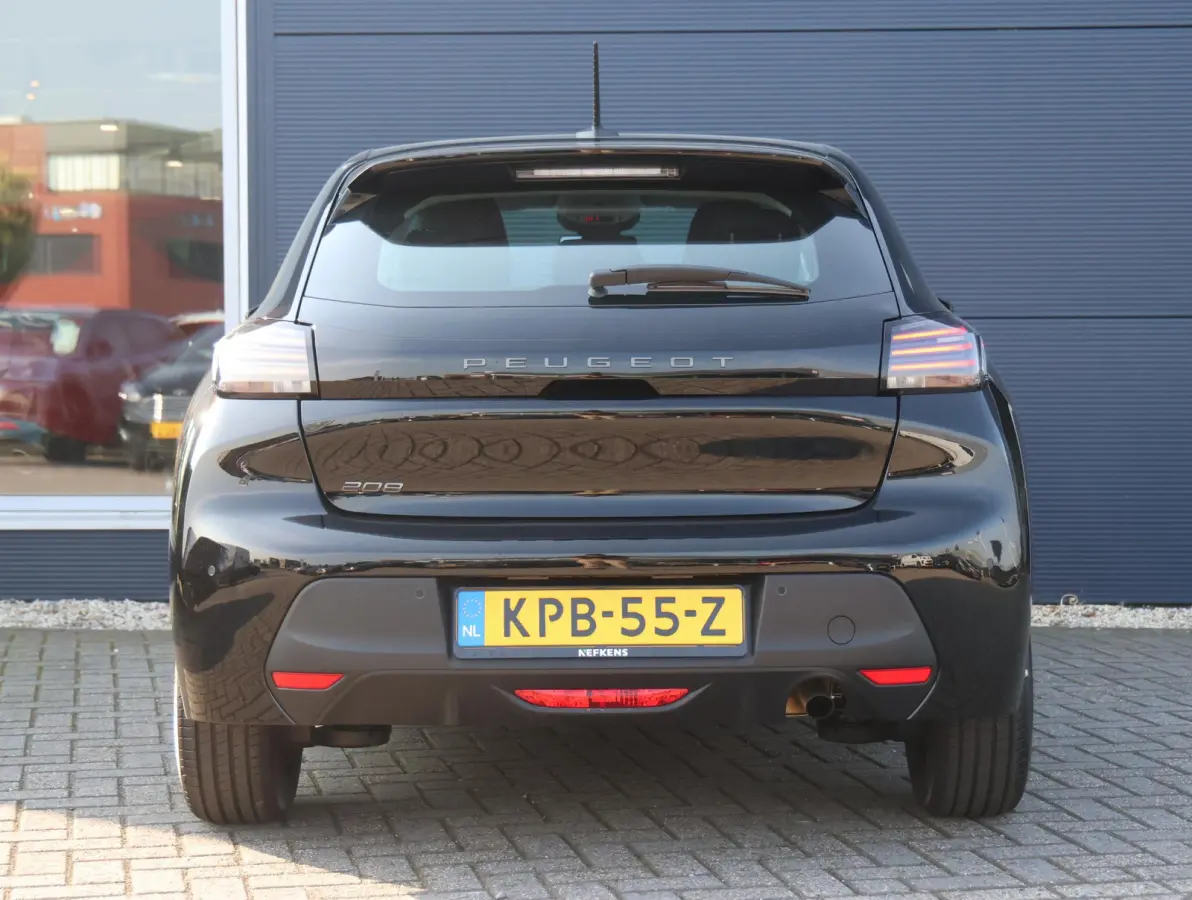 1.2 Turbo 100 Business UNIEK Handgeschakeld | Camera | LED | Airco | Navigatie via Apple Carplay & Android Auto