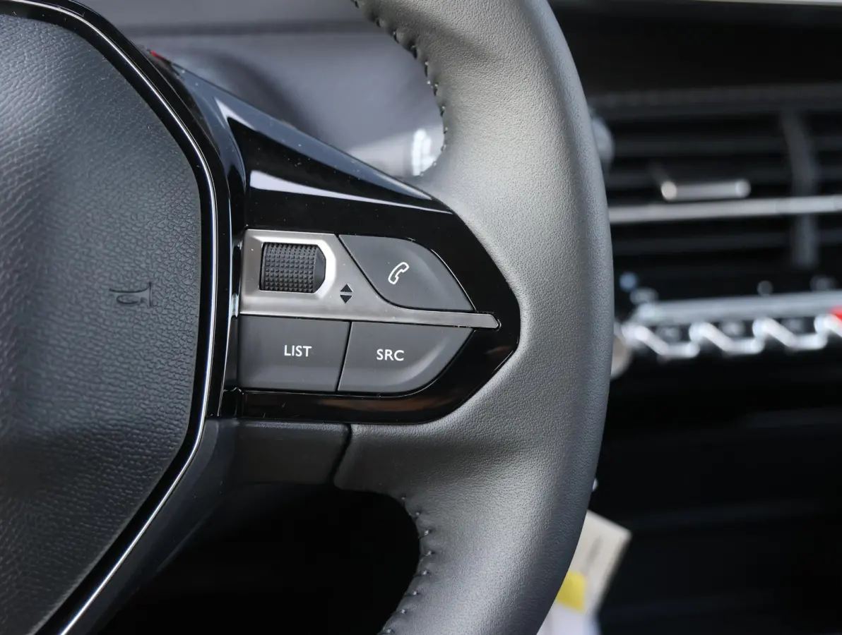 1.2 Turbo 100 Business UNIEK Handgeschakeld | Camera | LED | Airco | Navigatie via Apple Carplay & Android Auto