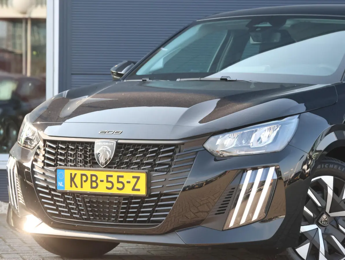 1.2 Turbo 100 Business UNIEK Handgeschakeld | Camera | LED | Airco | Navigatie via Apple Carplay & Android Auto