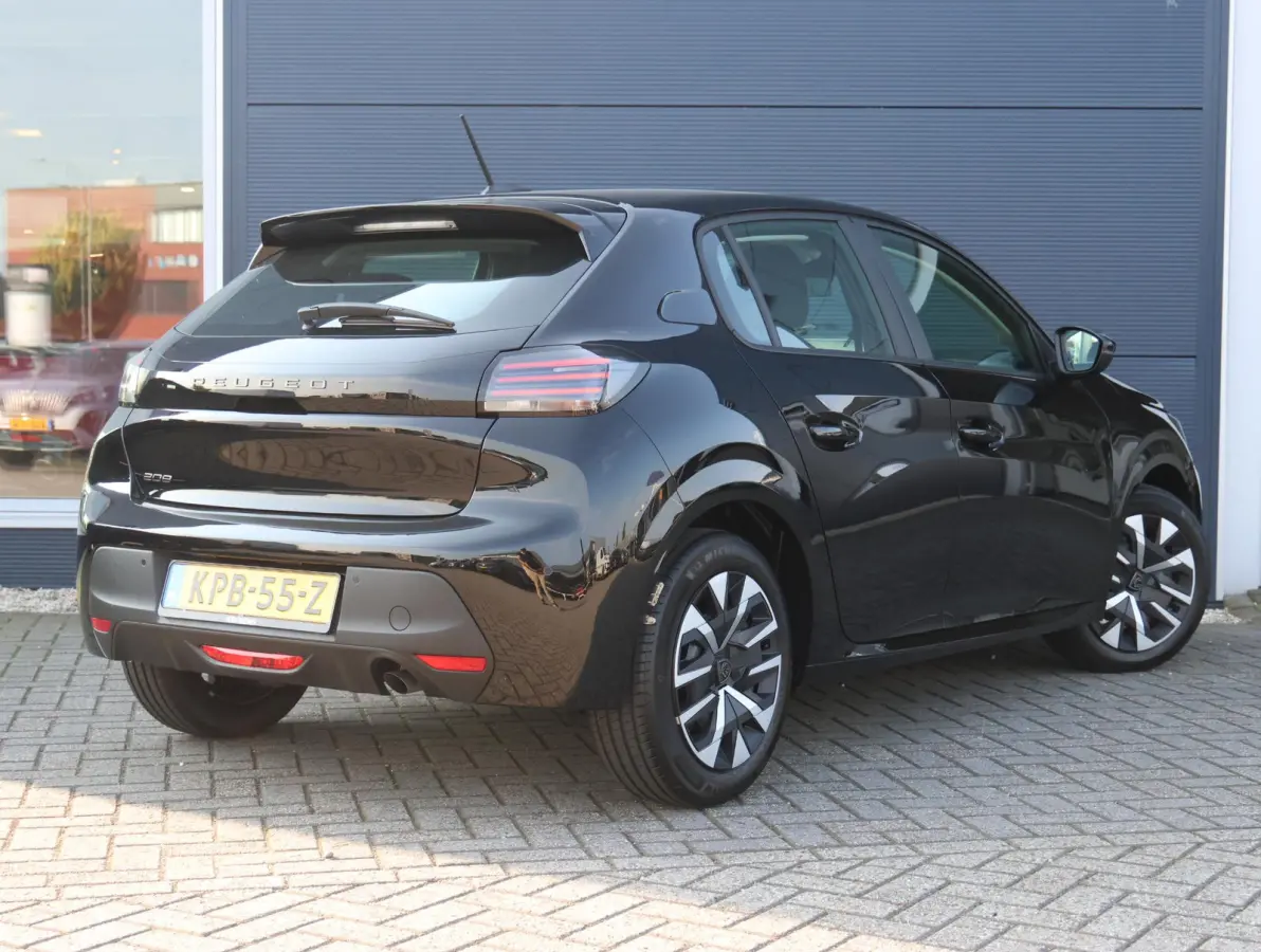 1.2 Turbo 100 Business UNIEK Handgeschakeld | Camera | LED | Airco | Navigatie via Apple Carplay & Android Auto