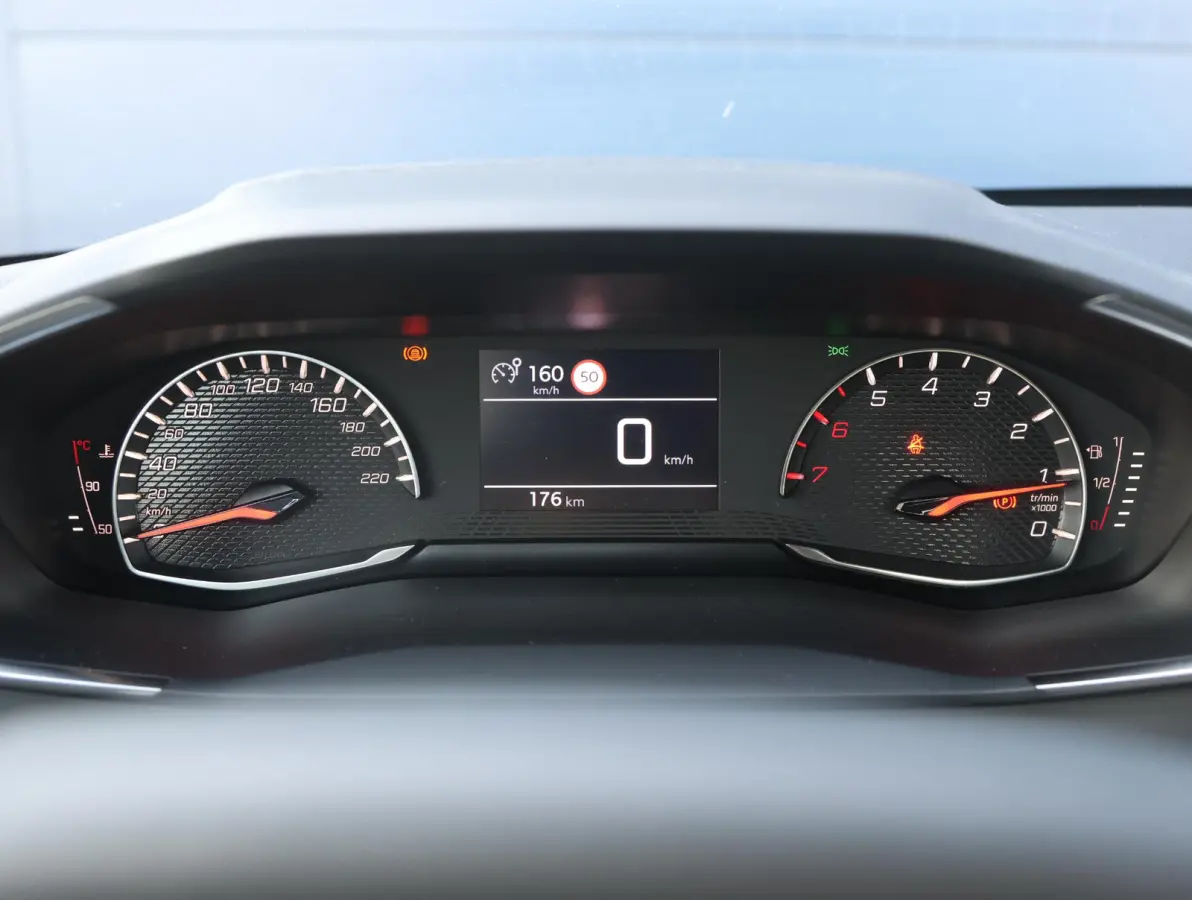 1.2 Turbo 100 Business UNIEK Handgeschakeld | Camera | LED | Airco | Navigatie via Apple Carplay & Android Auto