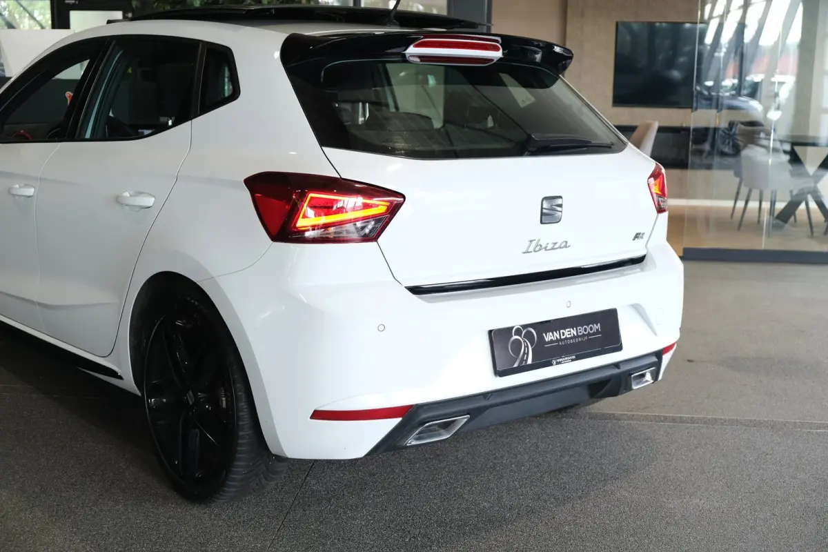 1.0 EcoTSI FR 110PK DSG Pro Black Edition Facelift Pano Alcantara Cam Led