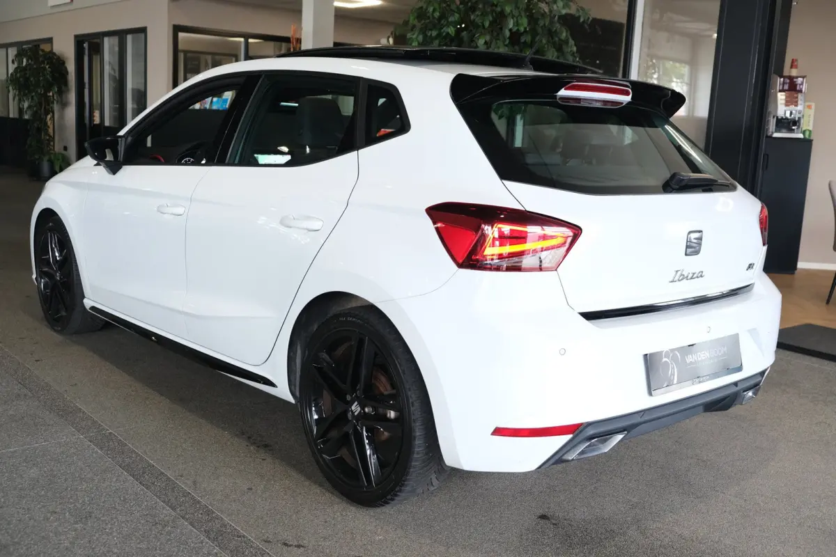 1.0 EcoTSI FR 110PK DSG Pro Black Edition Facelift Pano Alcantara Cam Led
