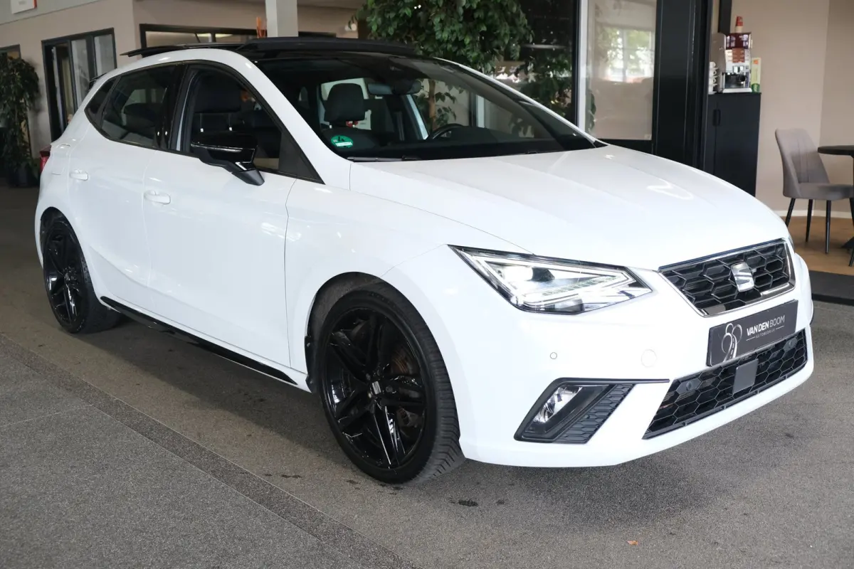 1.0 EcoTSI FR 110PK DSG Pro Black Edition Facelift Pano Alcantara Cam Led