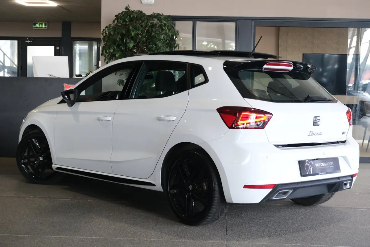 1.0 EcoTSI FR 110PK DSG Pro Black Edition Facelift Pano Alcantara Cam Led