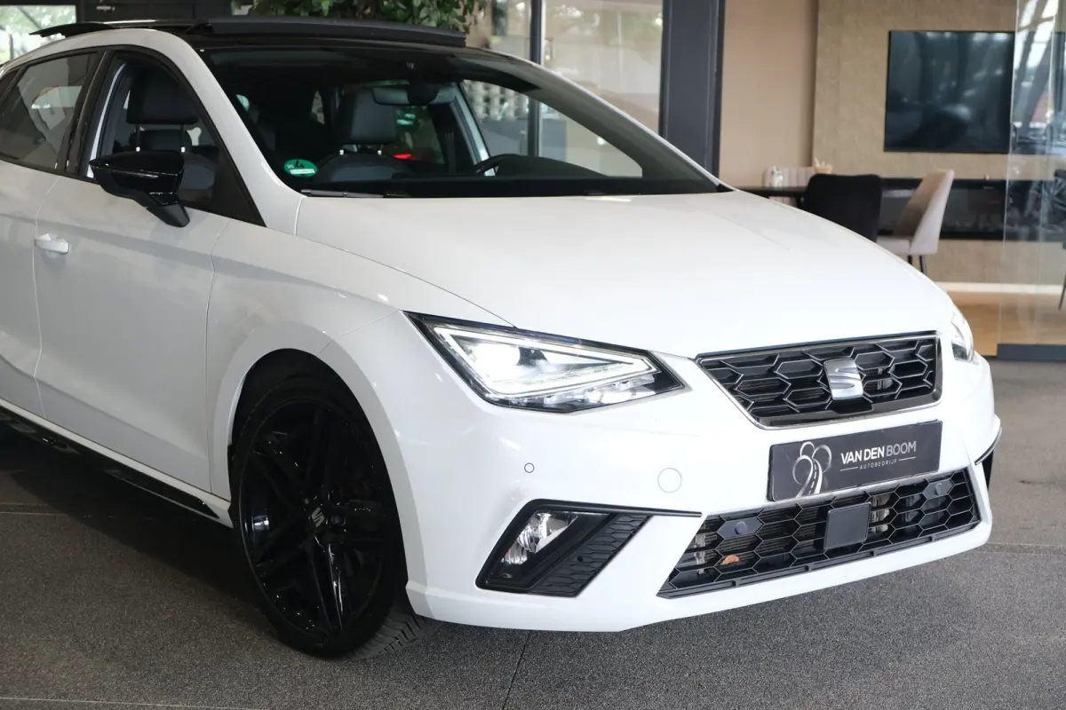 1.0 EcoTSI FR 110PK DSG Pro Black Edition Facelift Pano Alcantara Cam Led