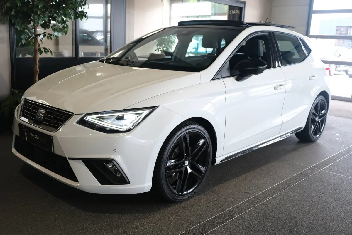 1.0 EcoTSI FR 110PK DSG Pro Black Edition Facelift Pano Alcantara Cam Led