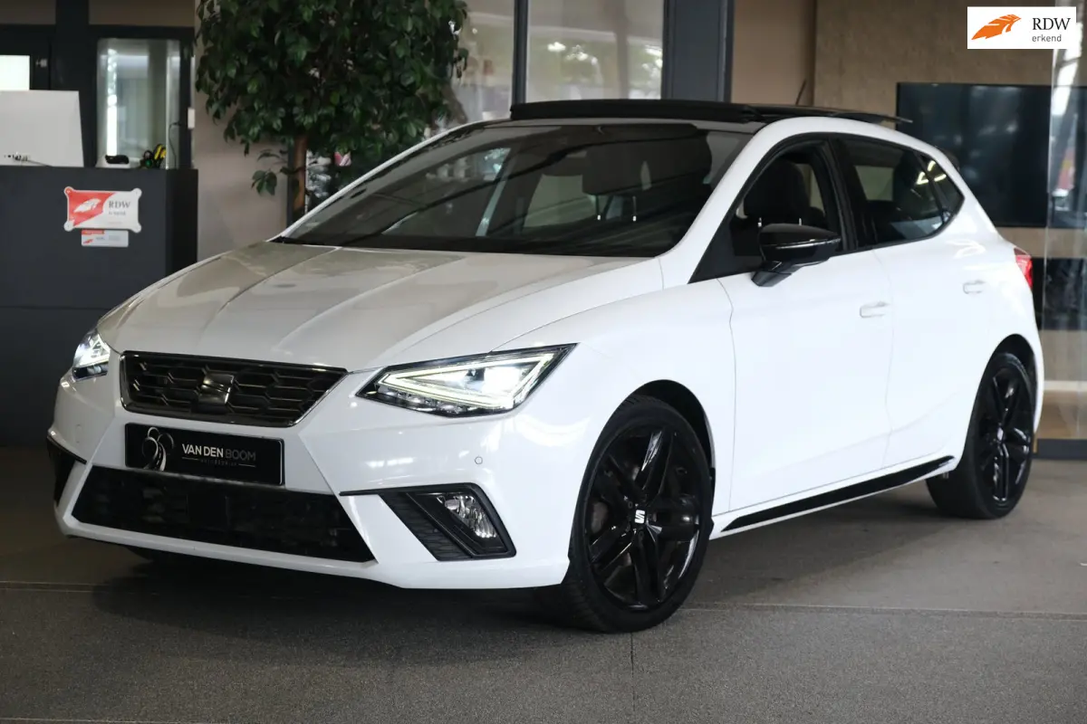 1.0 EcoTSI FR 110PK DSG Pro Black Edition Facelift Pano Alcantara Cam Led
