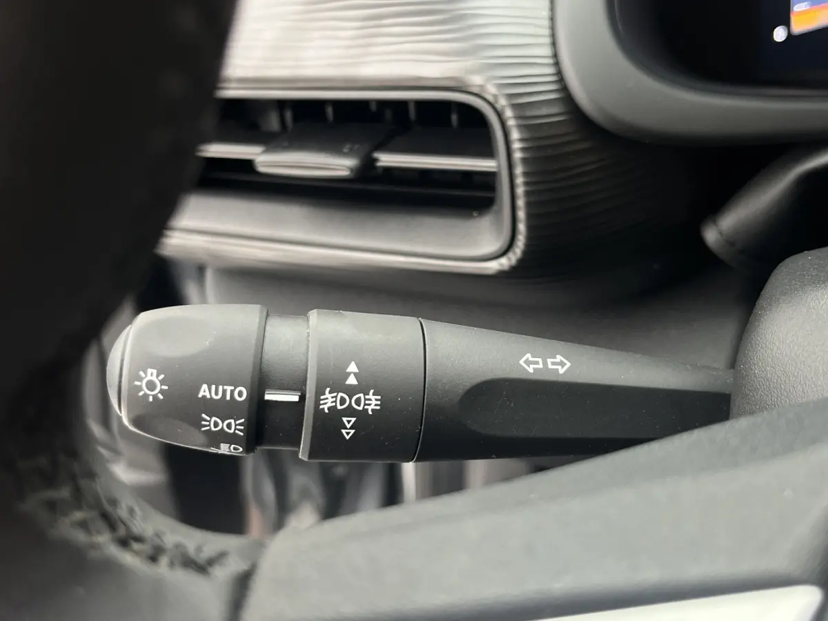 100 Black Altitude | Keyless | Adaptive Cruise Control | Elektrische achterklep | Achteruitrijcamera | Carplay/Android Auto |