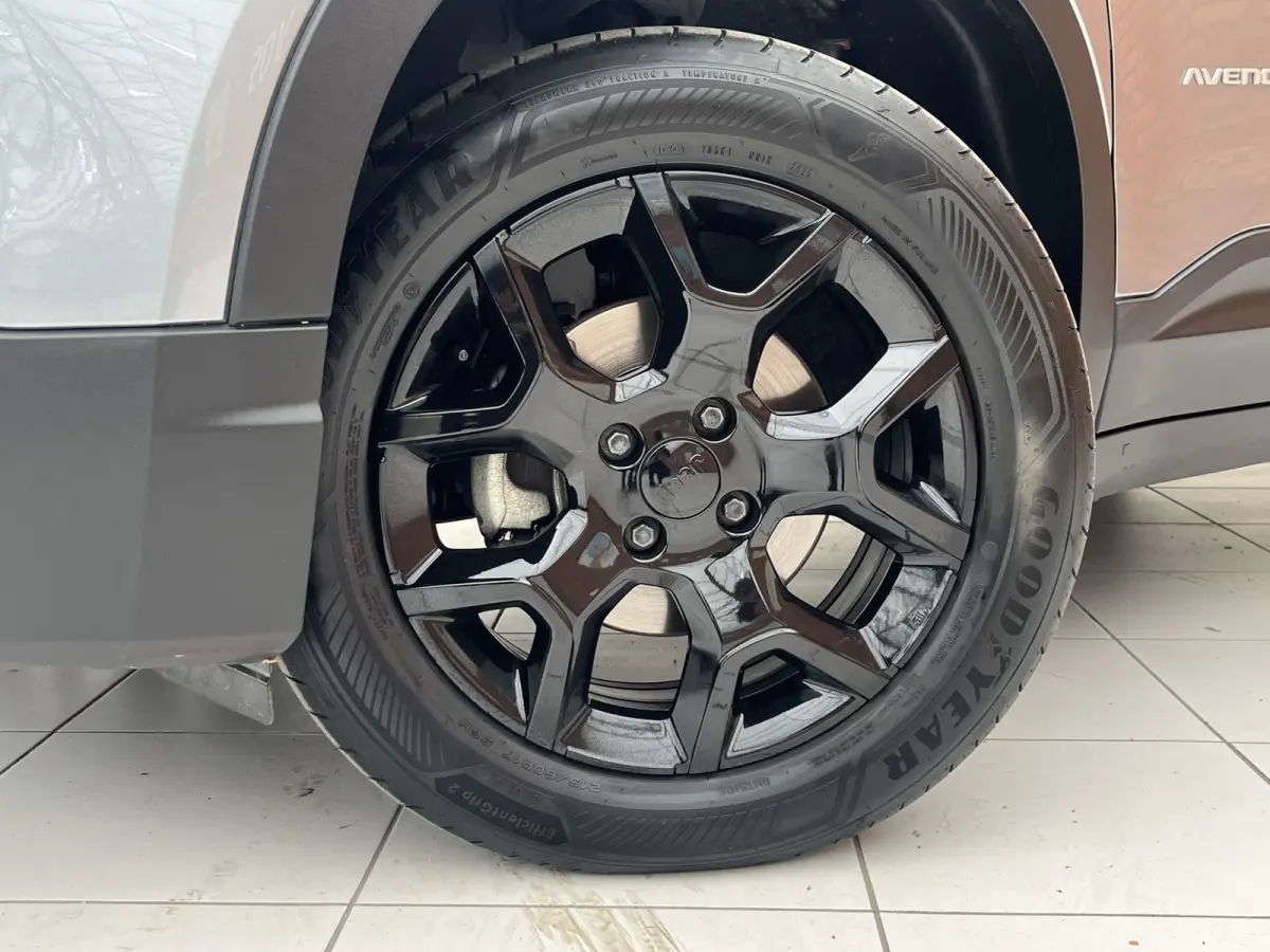 100 Black Altitude | Keyless | Adaptive Cruise Control | Elektrische achterklep | Achteruitrijcamera | Carplay/Android Auto |