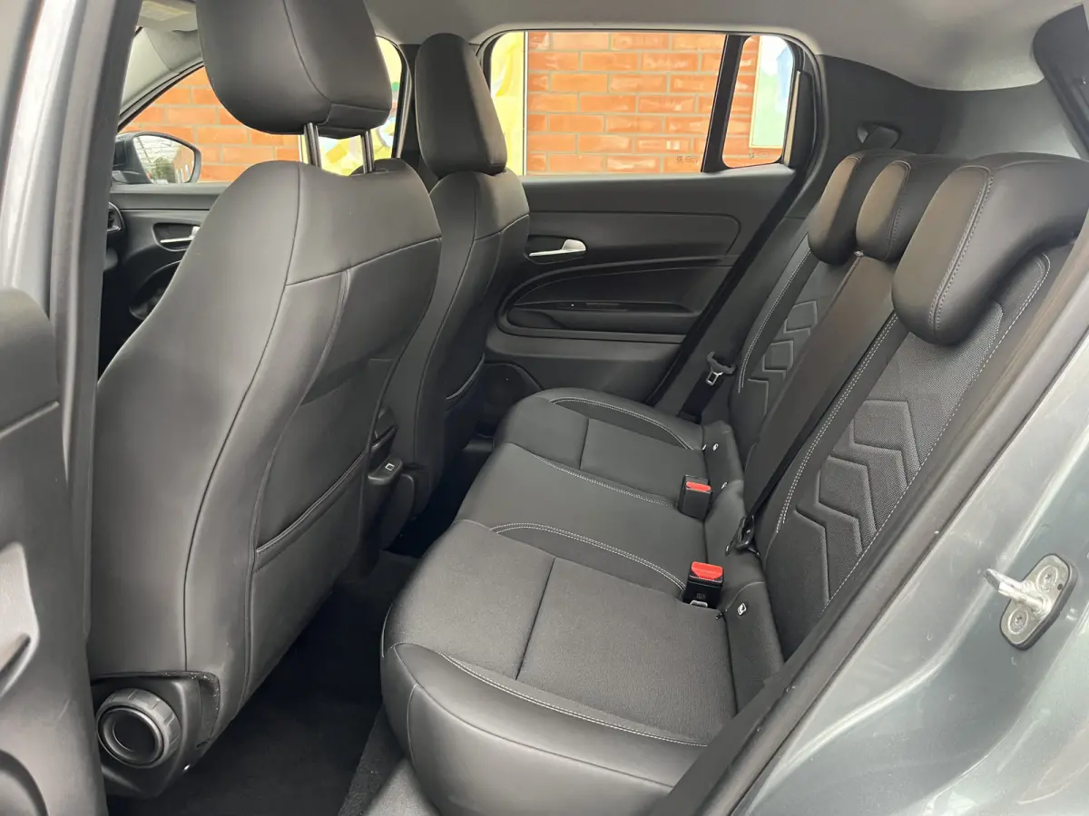 100 Black Altitude | Keyless | Adaptive Cruise Control | Elektrische achterklep | Achteruitrijcamera | Carplay/Android Auto |