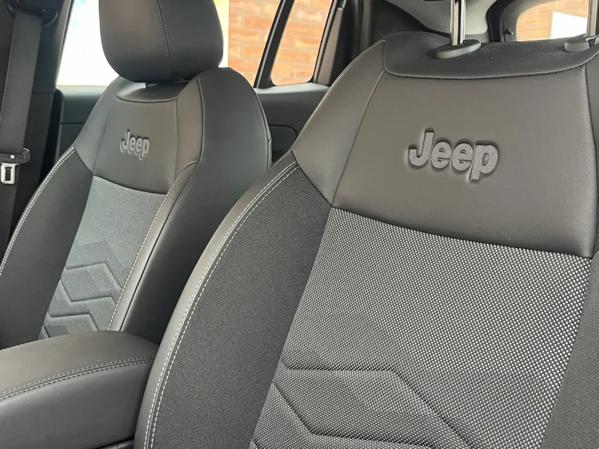 100 Black Altitude | Keyless | Adaptive Cruise Control | Elektrische achterklep | Achteruitrijcamera | Carplay/Android Auto |