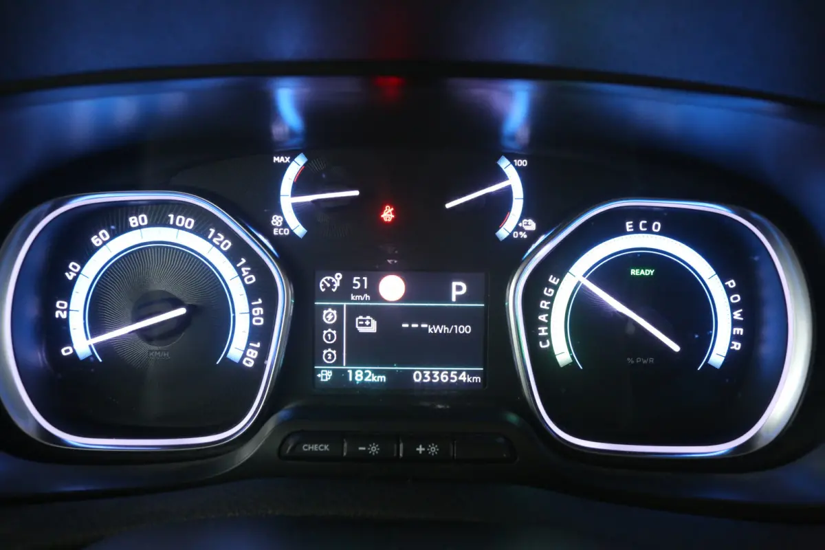Fiat e-Scudo 75 kWh L3H1 | Snelladen | SOH 93% | Clima | Camera | 3 Zits | Carplay | Cruise | Parkeersens.