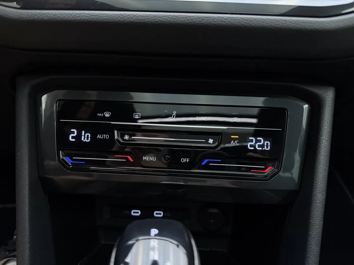 1.4 TSI eHybrid R-Line Business+ WORDT VERWACHT