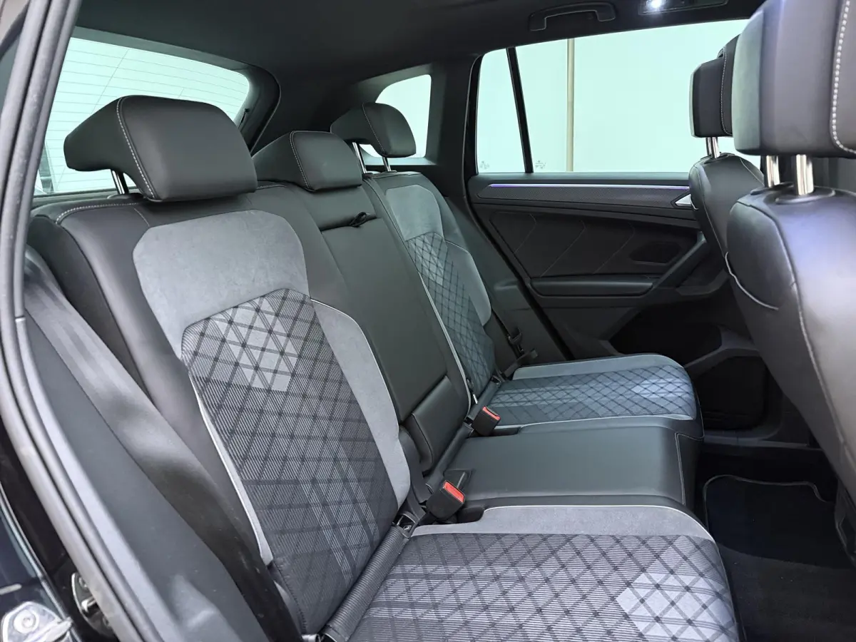 1.4 TSI eHybrid R-Line Business+ WORDT VERWACHT