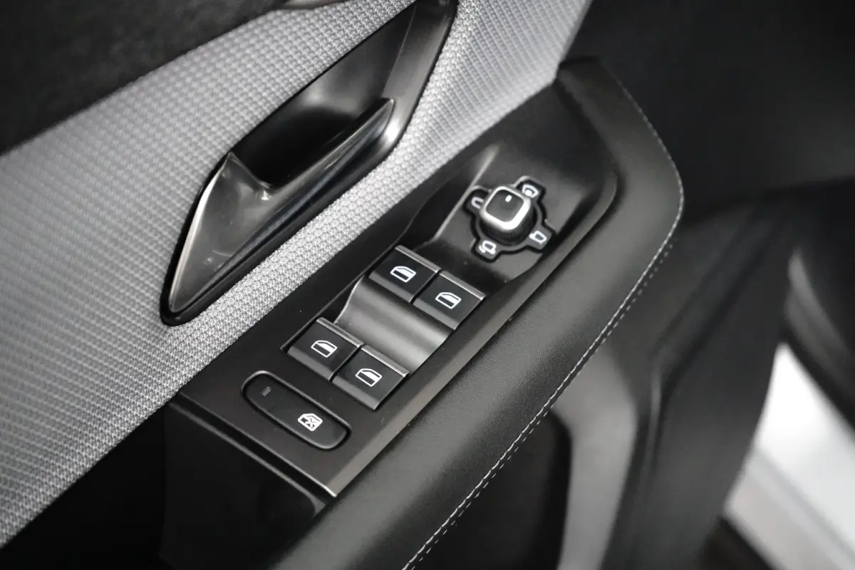 1.2 Turbo Hybrid GS / Navigatie / 360 Camera / Head-up display / Keyless / Parkeersensoren / Stuur -en Stoelverwarmd / Matrix LED / Carplay