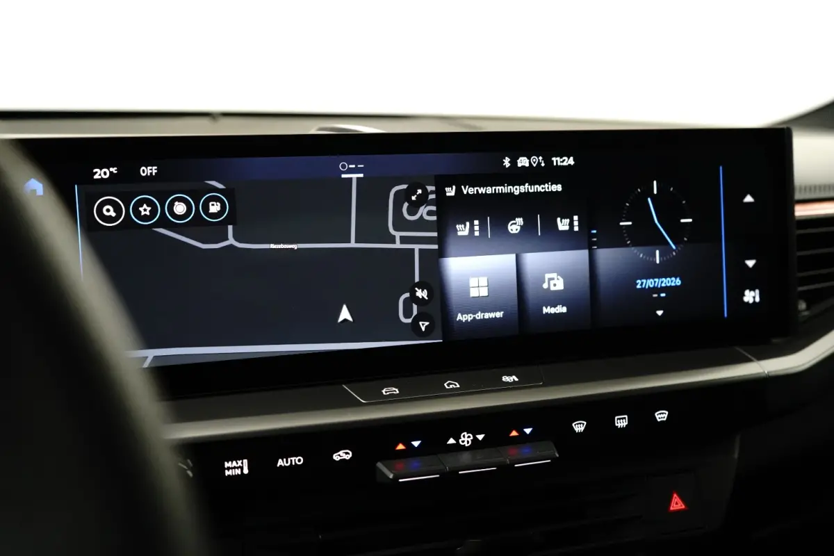 1.2 Turbo Hybrid GS / Navigatie / 360 Camera / Head-up display / Keyless / Parkeersensoren / Stuur -en Stoelverwarmd / Matrix LED / Carplay