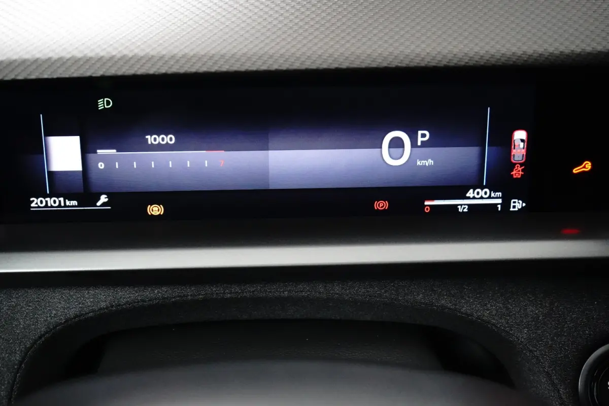 1.2 Turbo Hybrid GS / Navigatie / 360 Camera / Head-up display / Keyless / Parkeersensoren / Stuur -en Stoelverwarmd / Matrix LED / Carplay