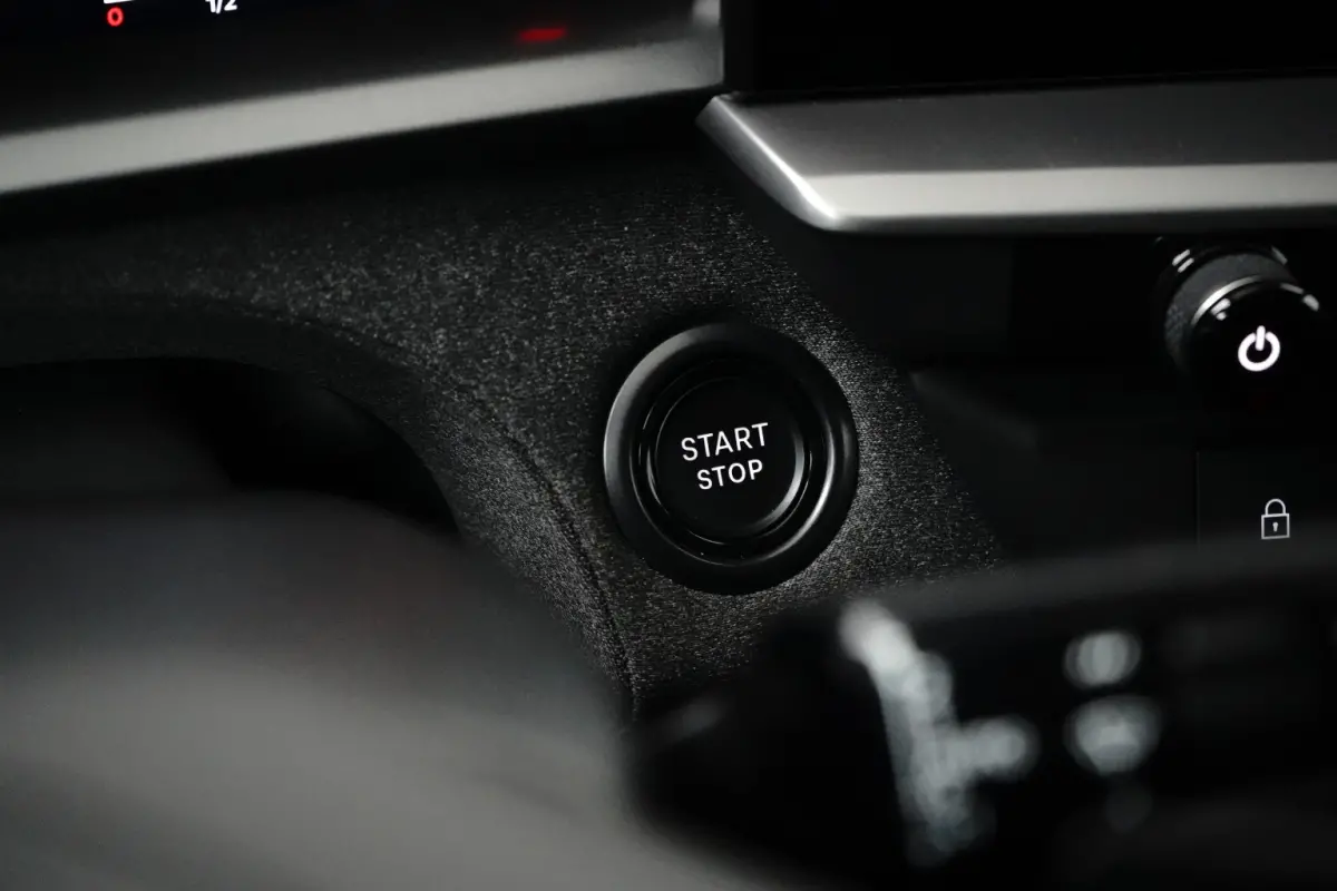 1.2 Turbo Hybrid GS / Navigatie / 360 Camera / Head-up display / Keyless / Parkeersensoren / Stuur -en Stoelverwarmd / Matrix LED / Carplay