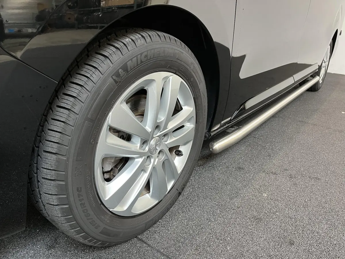 Long Premium 75 kWh 3-zits Automaat Airco Navigatie