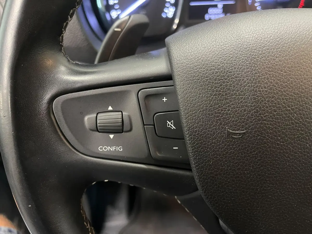 2.0 BlueHDI 145 Standard Premium Airco Navi Cruise Control Sidebars PDC VA + Camera DAB+