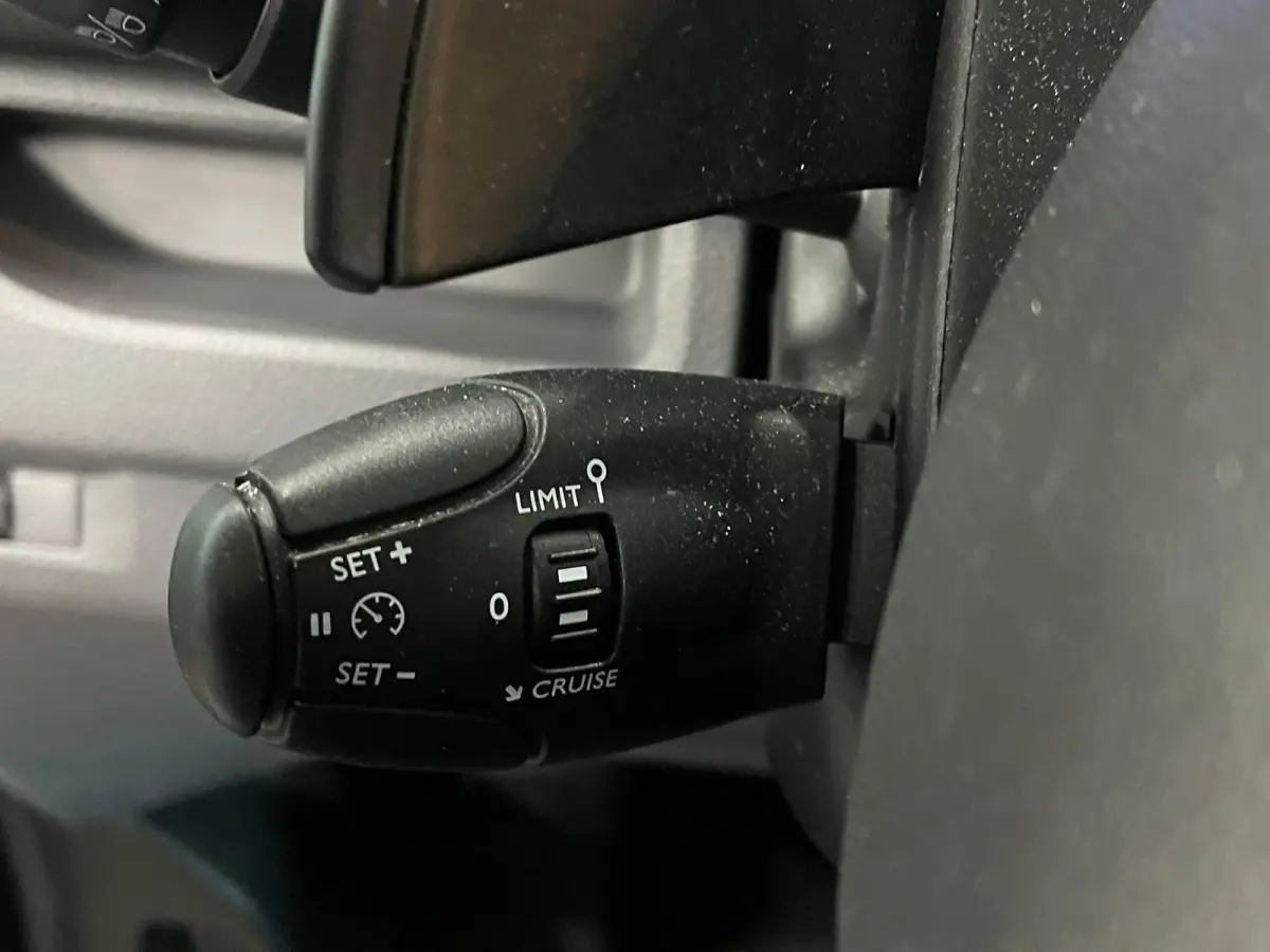2.0 BlueHDI 145 Standard Premium Airco Navi Cruise Control Sidebars PDC VA + Camera DAB+
