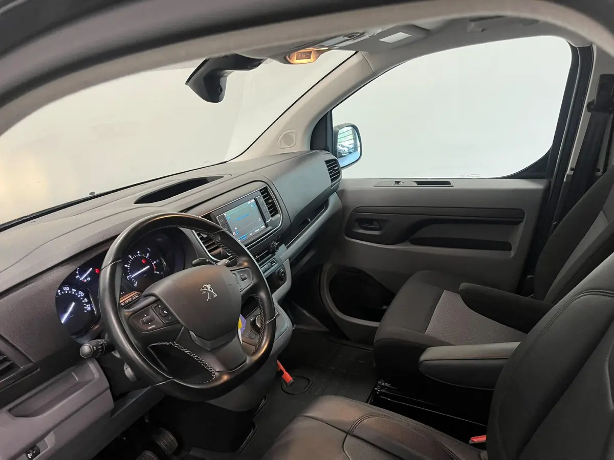 2.0 BlueHDI 145 Standard Premium Airco Navi Cruise Control Sidebars PDC VA + Camera DAB+