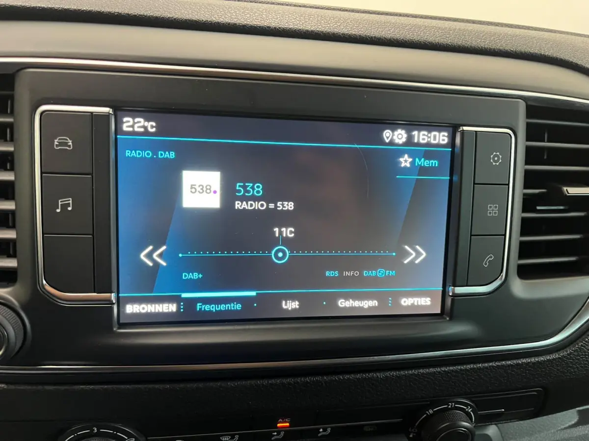 2.0 BlueHDI 145 Standard Premium Airco Navi Cruise Control Sidebars PDC VA + Camera DAB+
