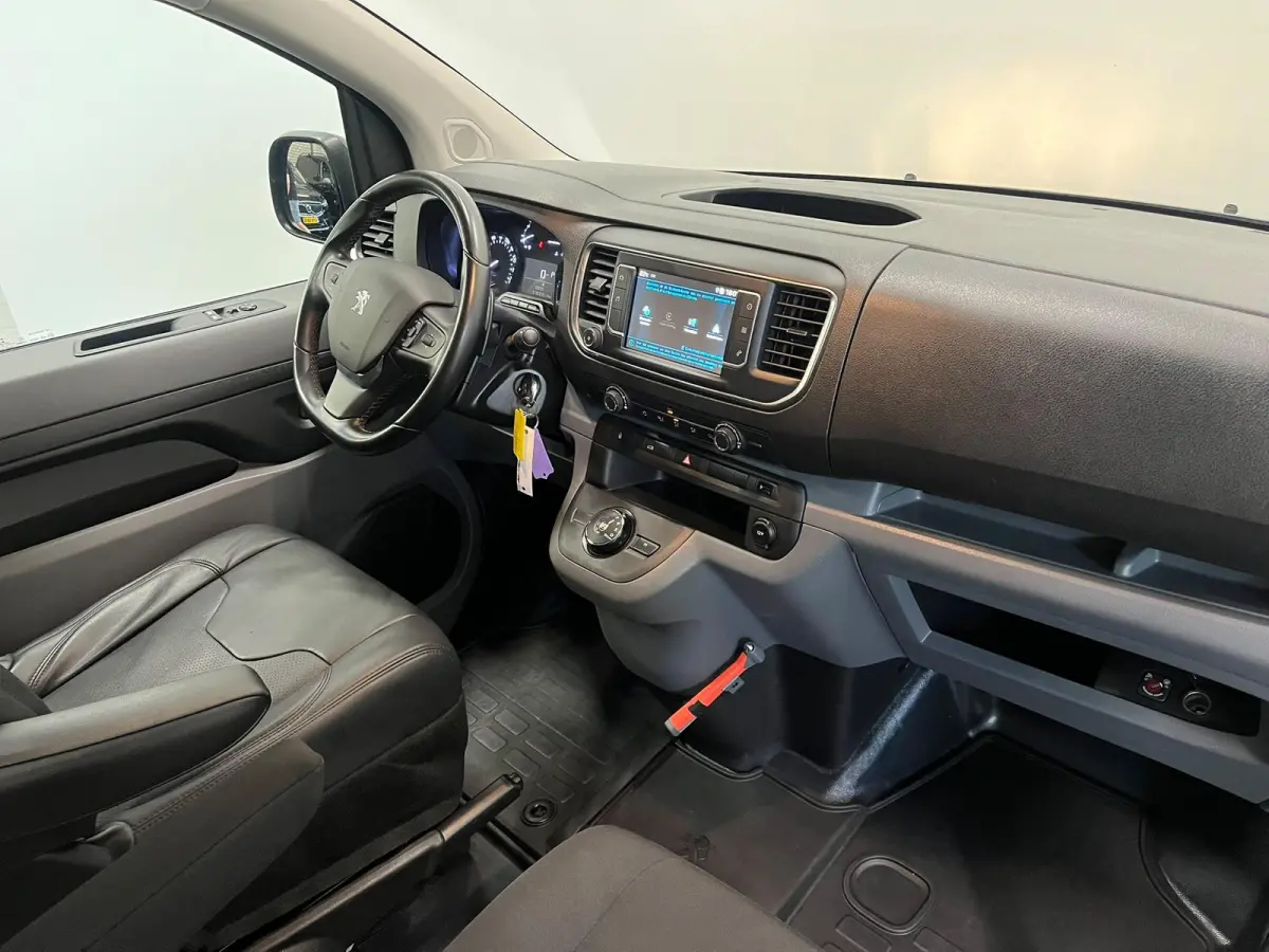 2.0 BlueHDI 145 Standard Premium Airco Navi Cruise Control Sidebars PDC VA + Camera DAB+